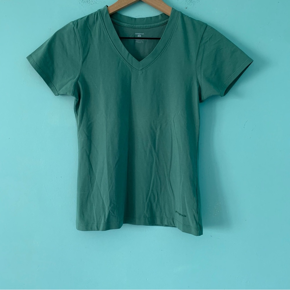 Patagonia V-Neck Organic Cotton Sage Green Hiking Trail Short Sleeve T-Shirt XS